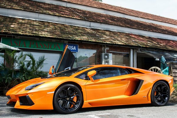 Lamborghini LP700-4 avendator naranja