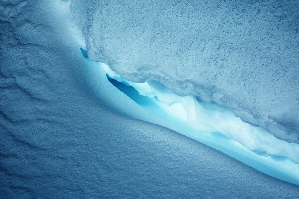 Brilliant blue snow edge