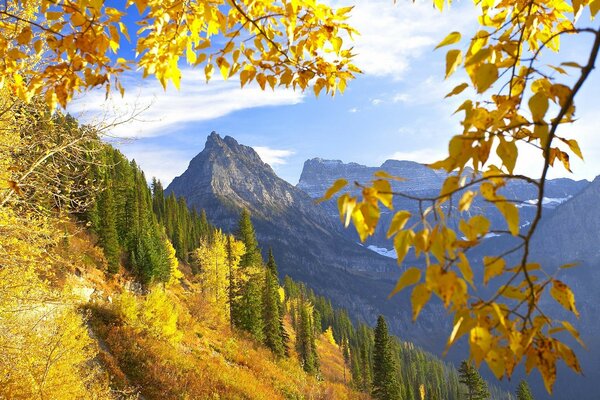 Podróż przez Montanę do autumn park Glacier