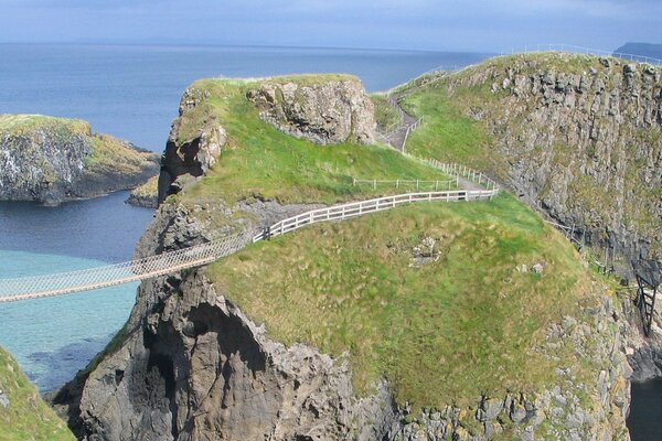 Die Insel. Brücke über das Meer