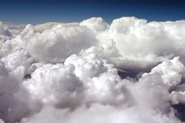 Cumulus. Lot nad światem