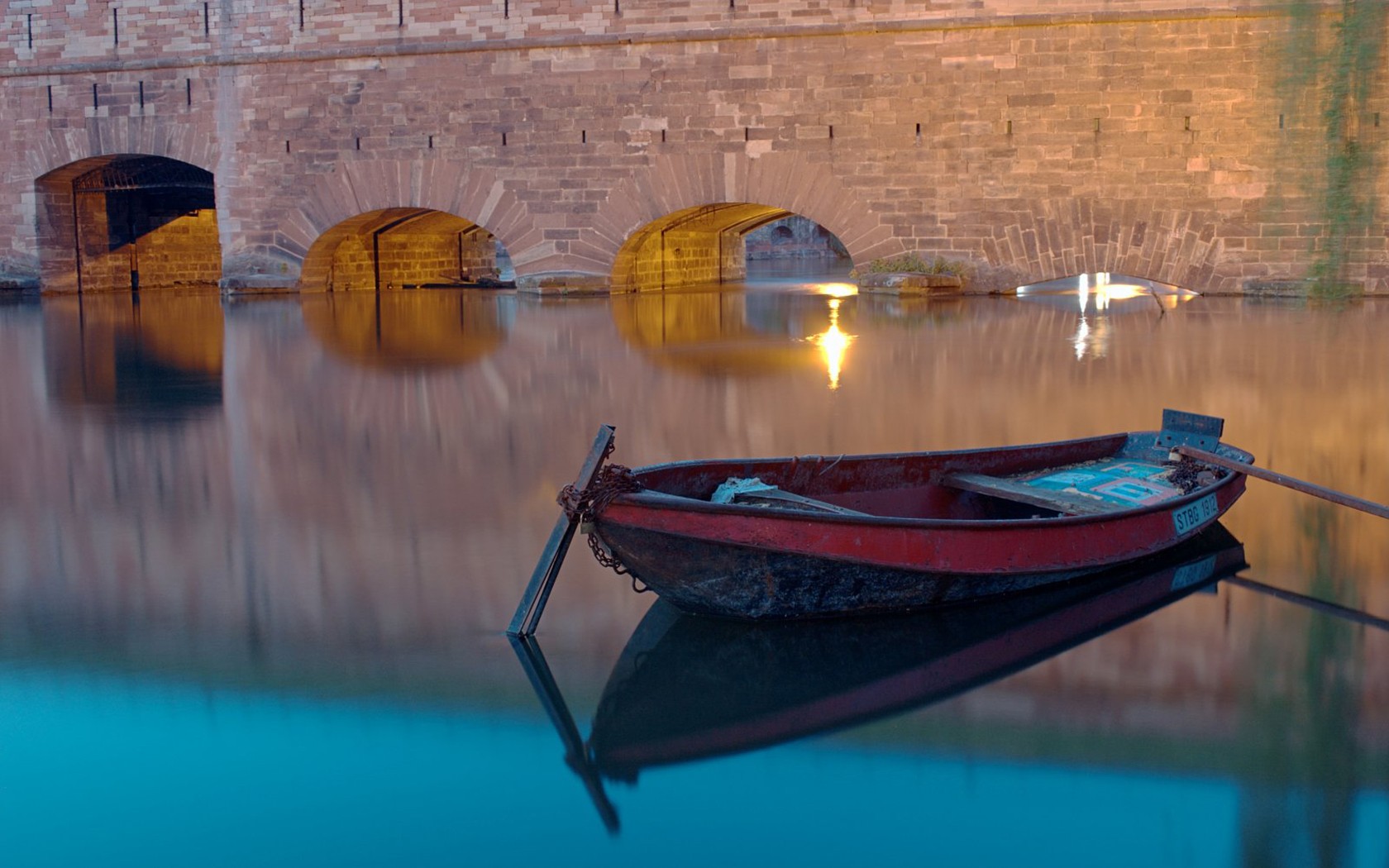 boot kanal wasser brücke abend straßburg