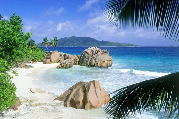 Seychellen mit schneeweißem Sand