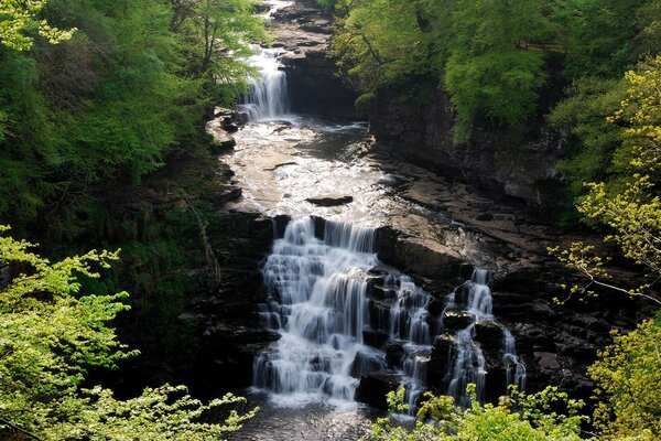 Rapides sur la rivière Clyde en Écosse