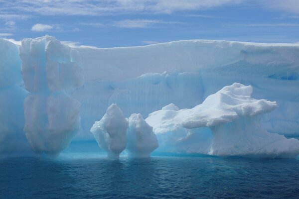 Северный полюс делает волшебный лёд