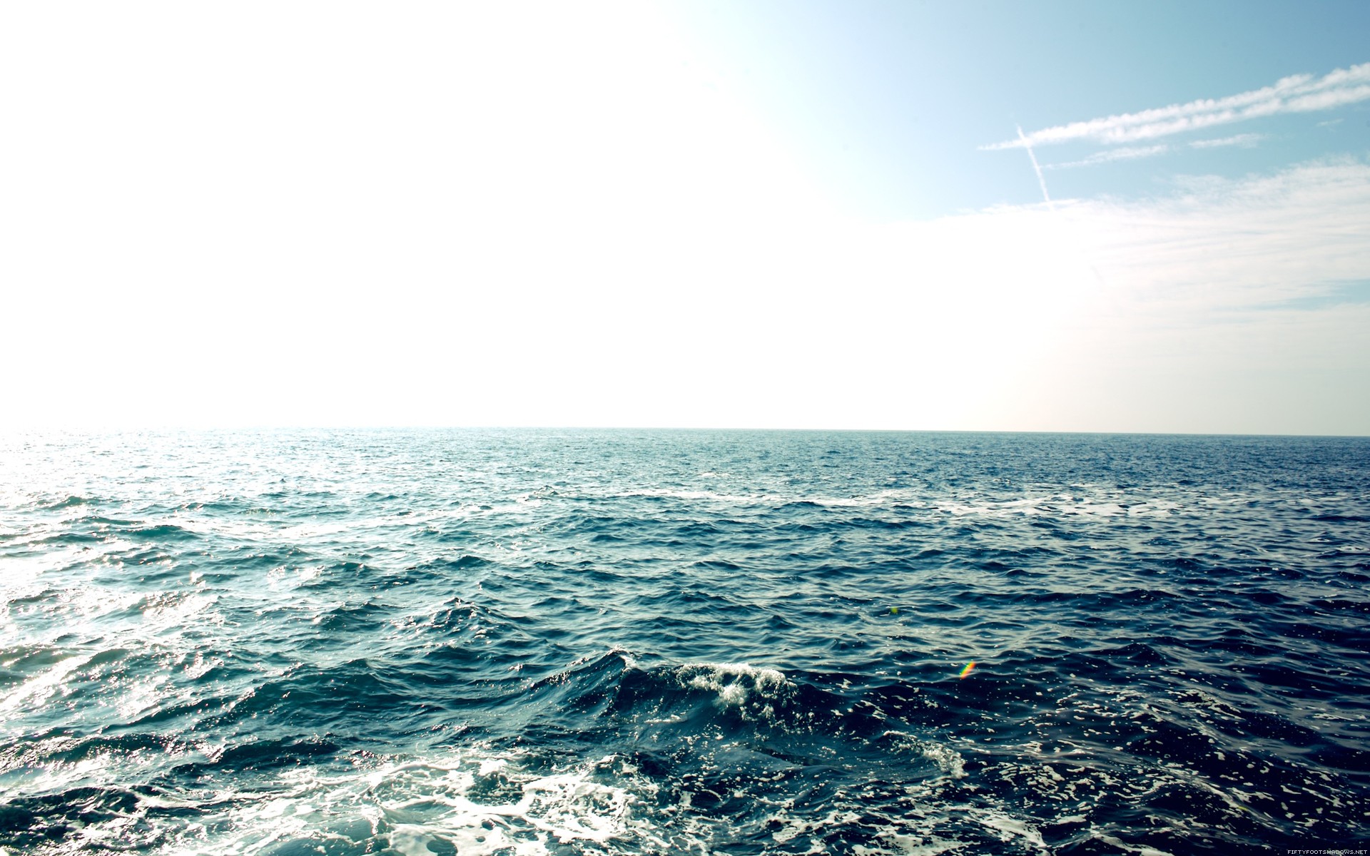 sconfinato mare abbagliamento del sole