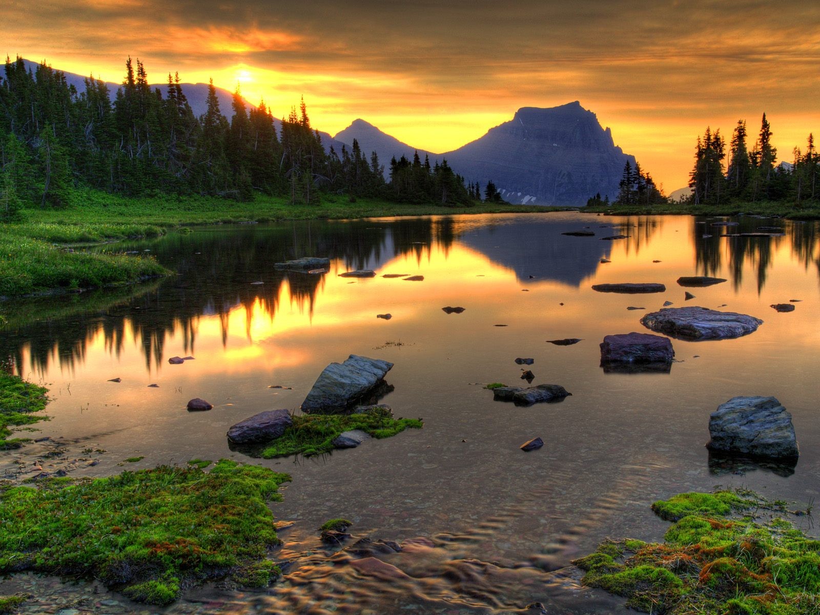 puesta de sol montaña bosque lago piedras