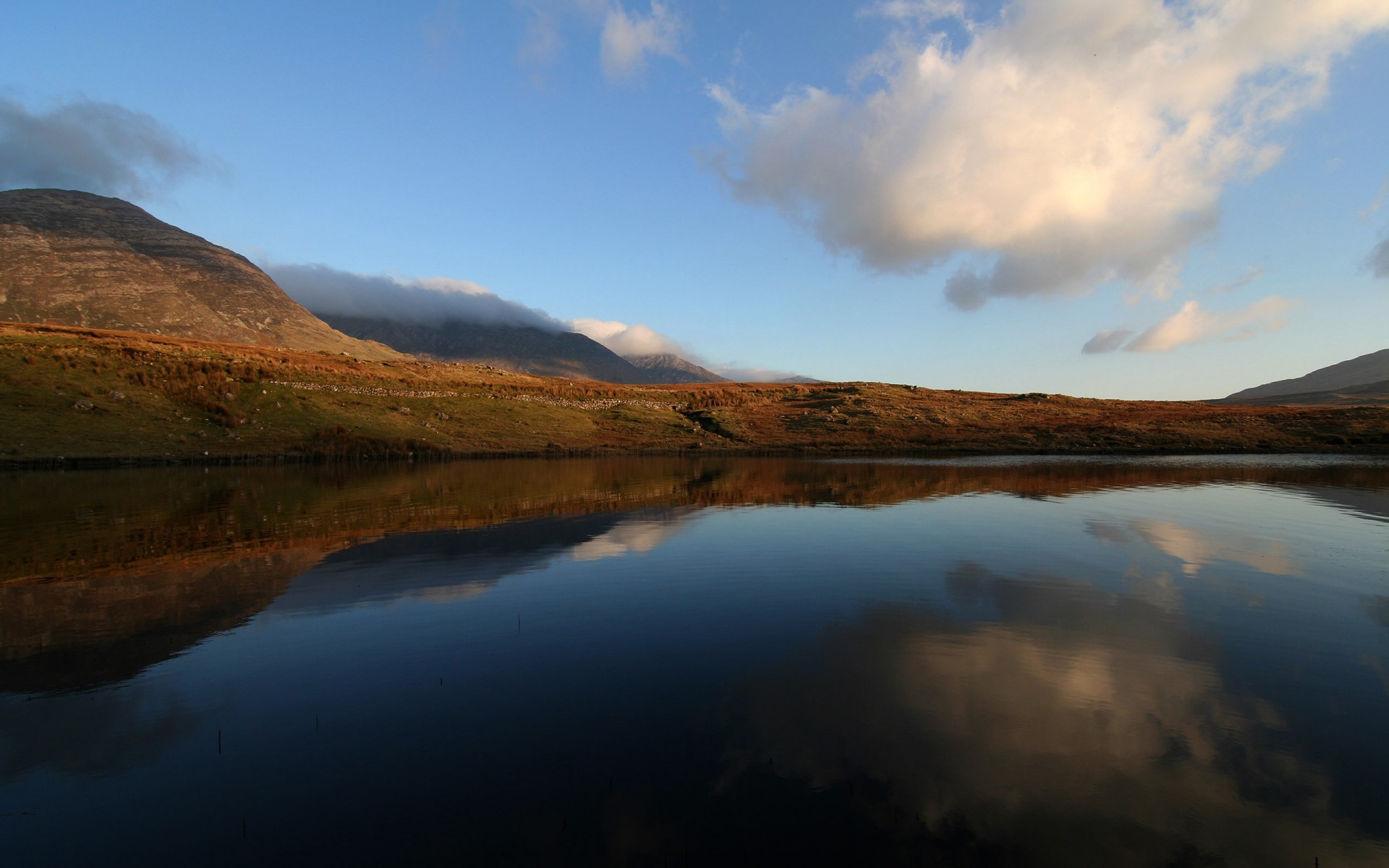 río reflexión cielo montañas