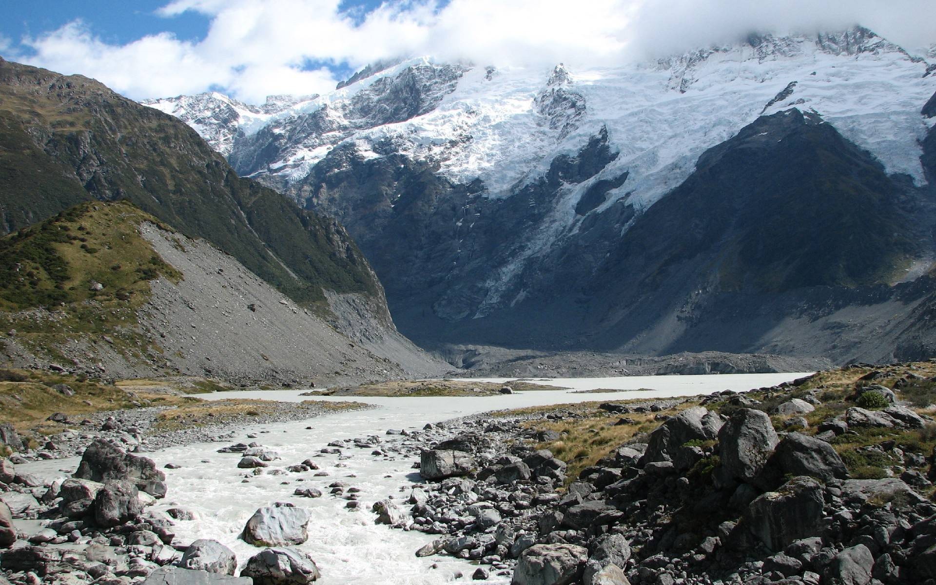 fiume montagne neve