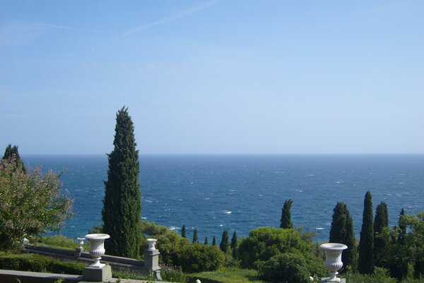 Vue du palais sur la mer en Crimée