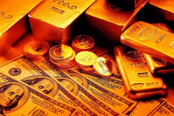 Goldbarren liegen auf dem Geld
