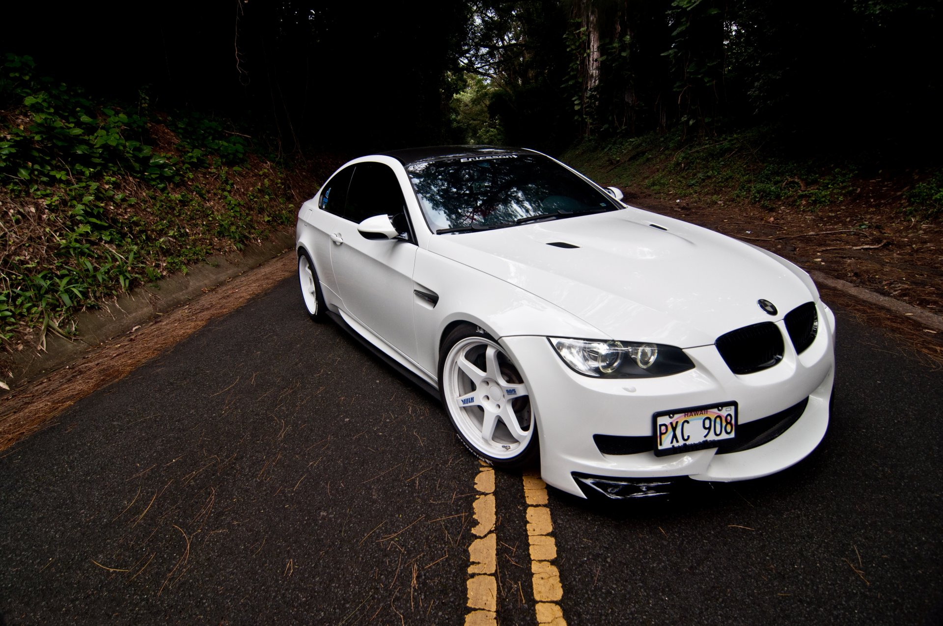 bmw m3 e92 blanc bmw coupé avant capot route marquage