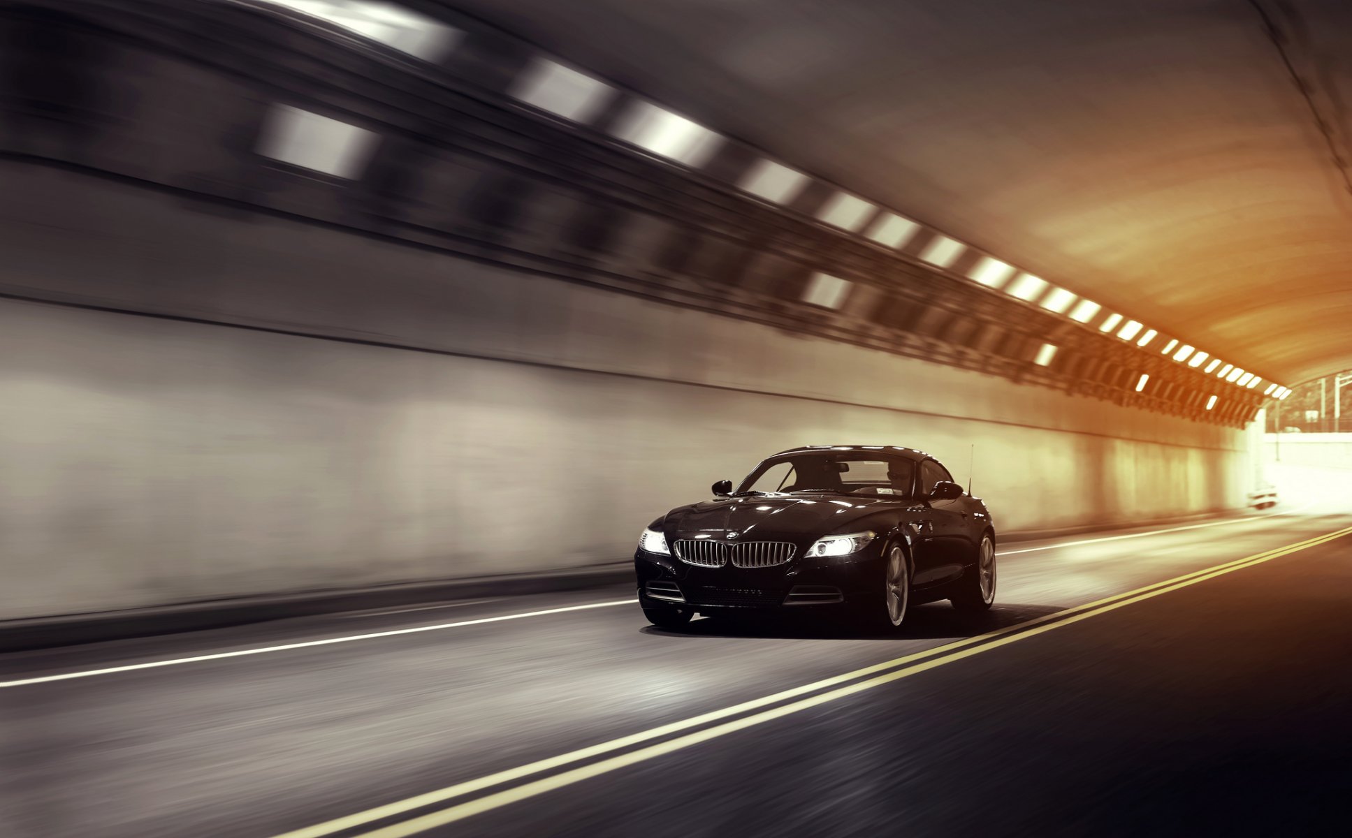 bmw z4 e89 sdrive 35i schwarz vorne tunnel geschwindigkeit