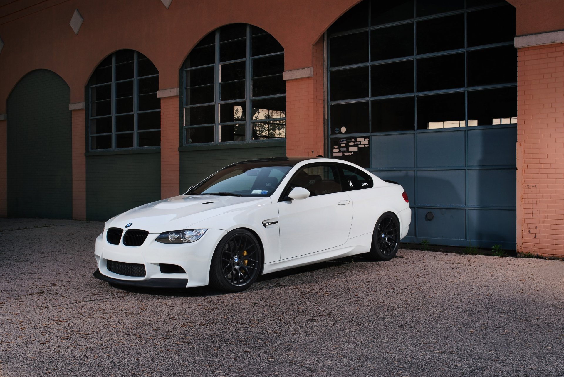 bmw m3 e92 biały bmw coupe felgi odbicie