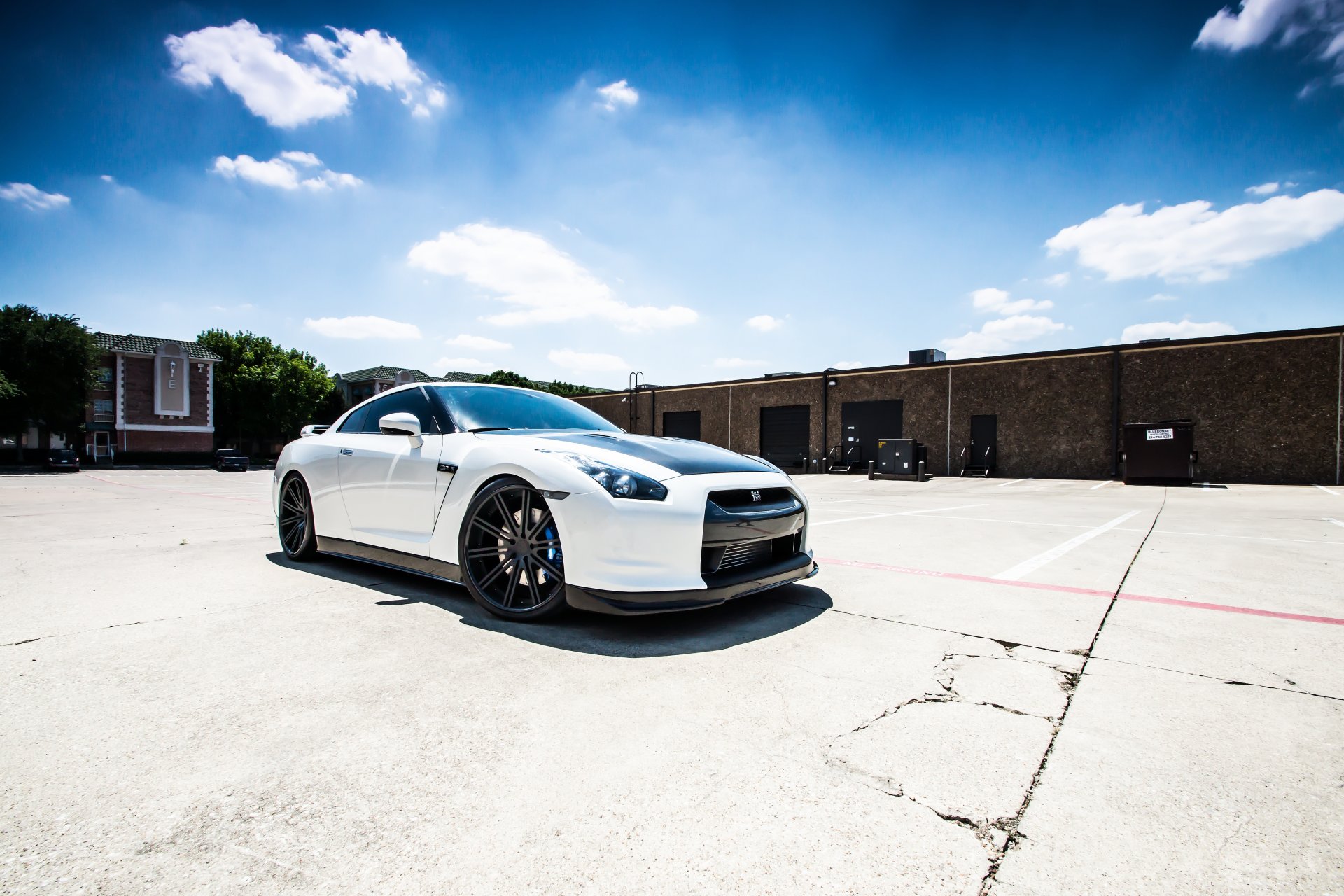 nissan gt-r r35 white nissan gt-r shadow parking crack