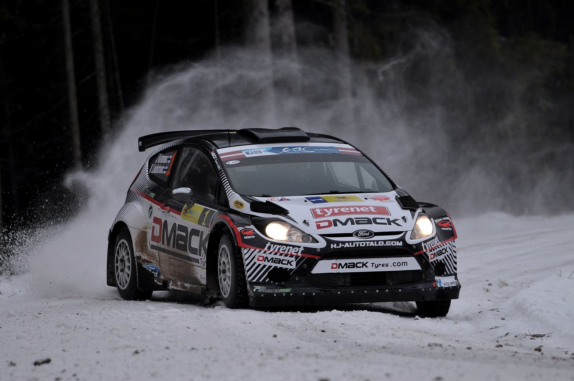 ford fiesta auto rally wrc skid girare neve inverno