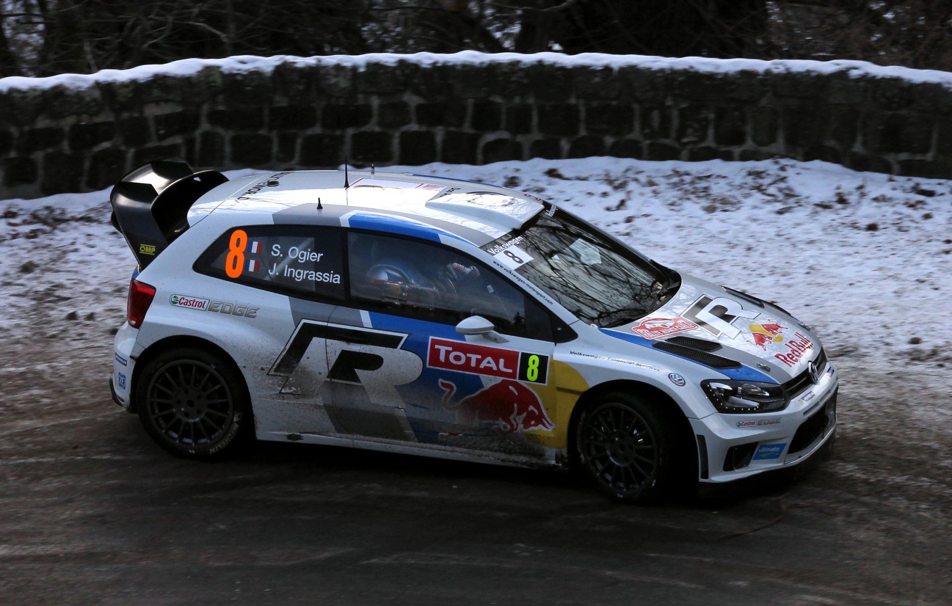 volkswagen polo wrc rally sport auto rally neve inverno bianco auto toro rosso sébastien ogier julien ingrassia vista laterale competizione