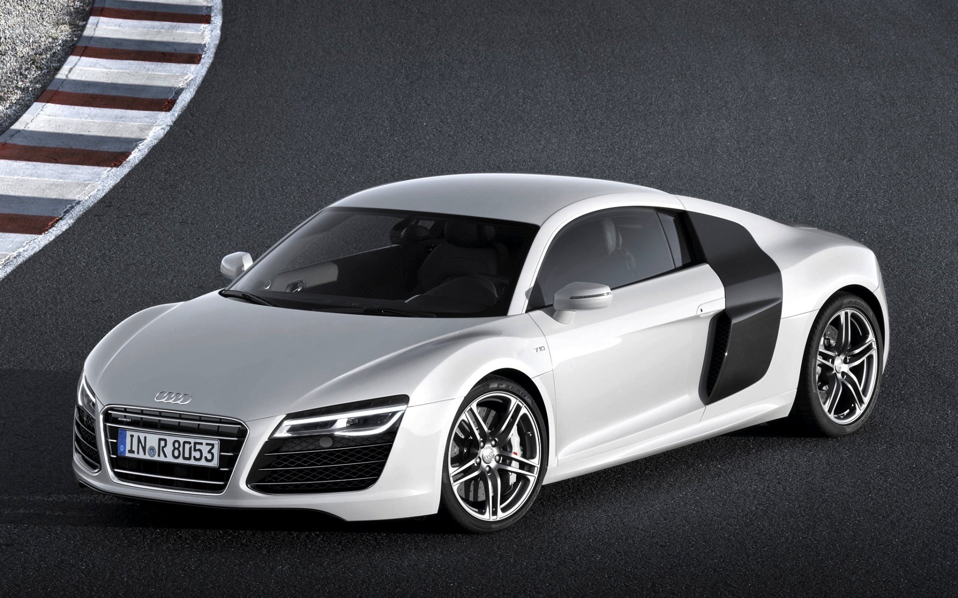 audi r8 v10 audi p8 b10 supercar srebrny przód tor wyścigowy tło