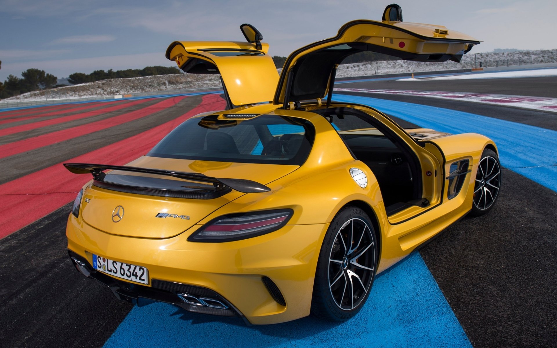 mercedes-benz sls amg black series mercedes amg jaune vue arrière portes