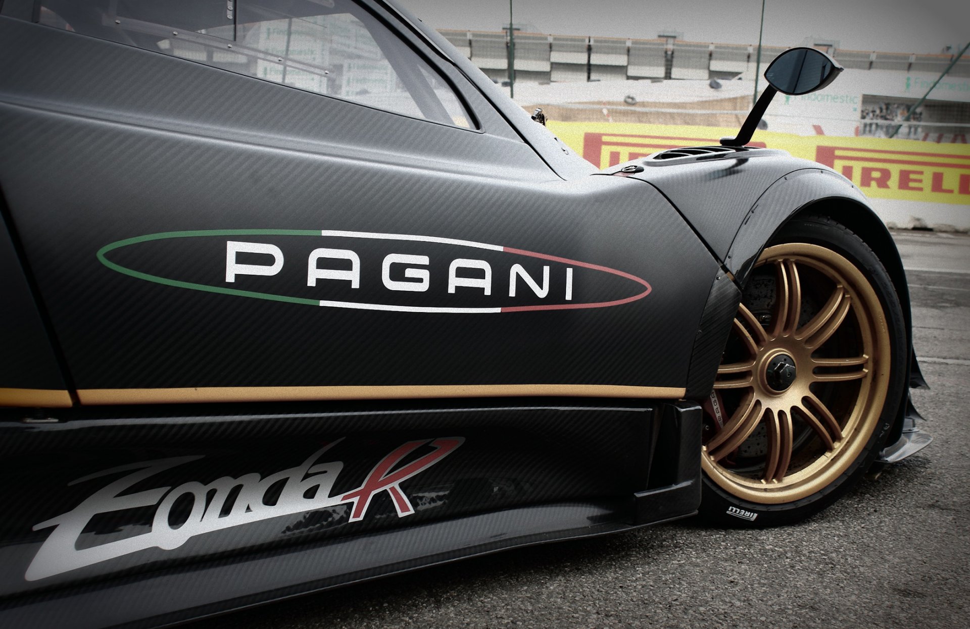 pagani zonda g supercar schwarz carbon track vorne