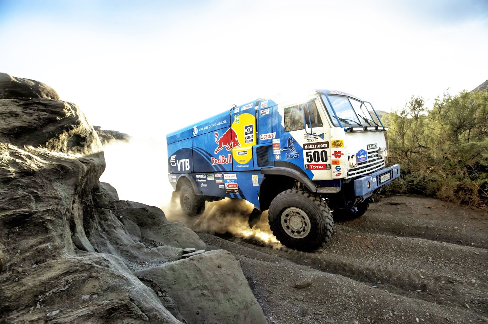 kamaz dakar rajd 2014 ciężarówka samochód niebieski sport wyścig kurz prędkość czerwony byk