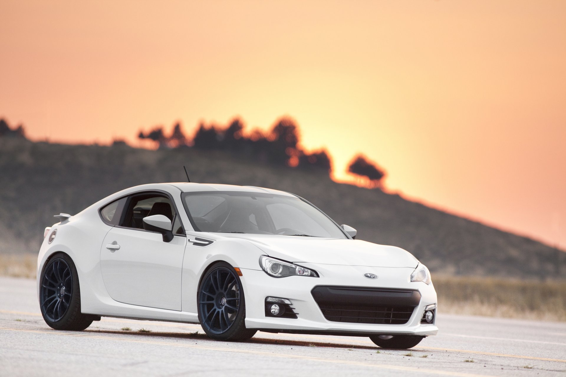 ubaru brz brz subaru asfalto sera tramonto