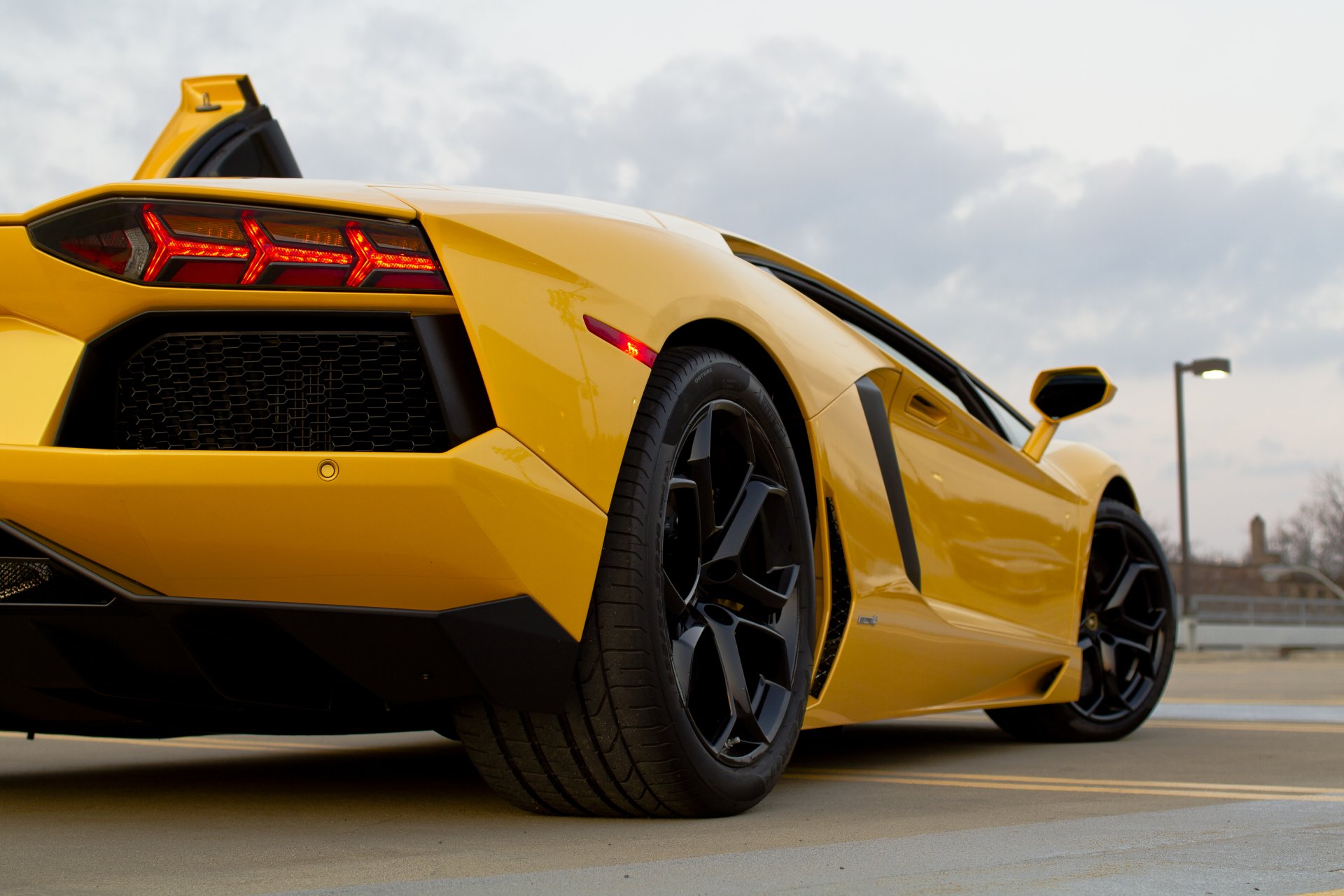 lamborghini aventador lp700-4 jaune lamborghini aventador arrière phare asphalte rayures