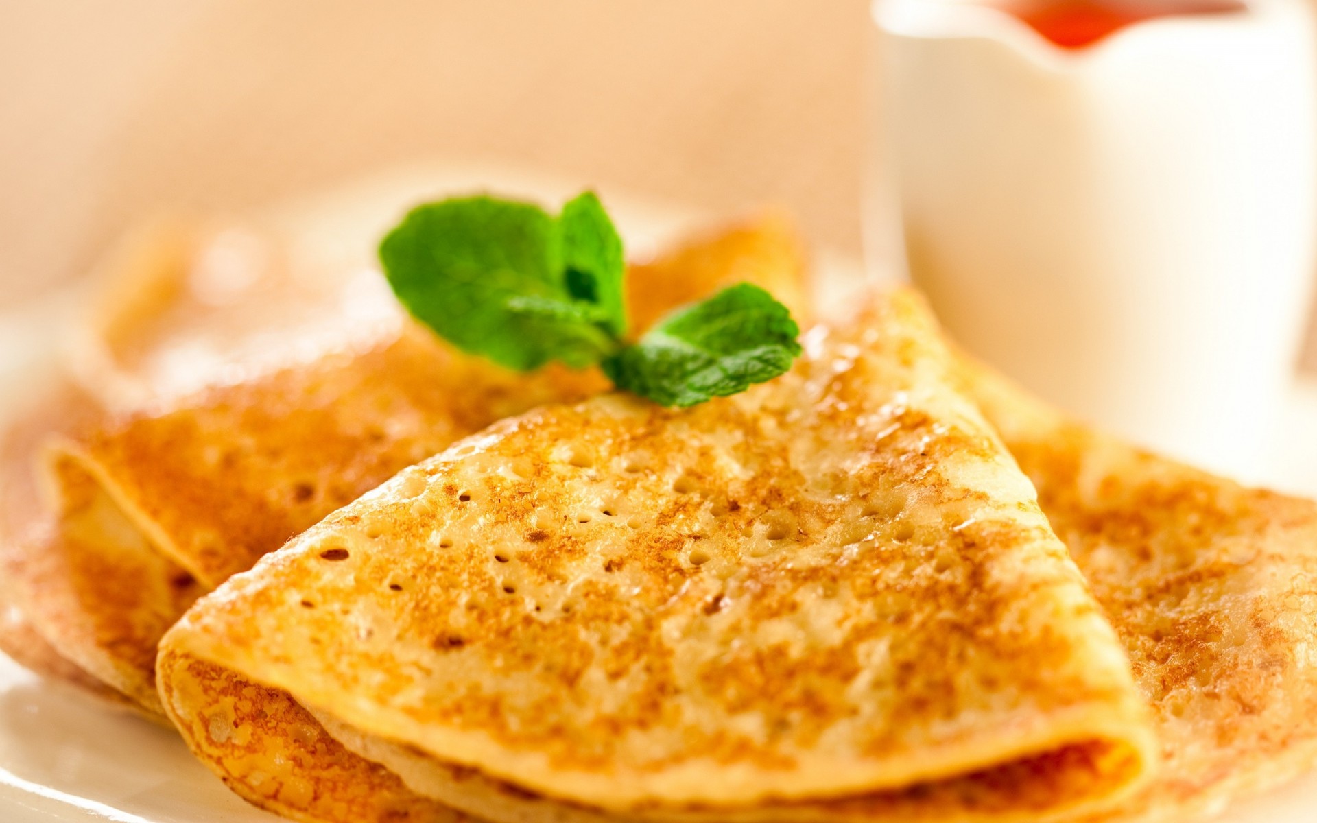 heet pancakes food blurred background greenfinch close up