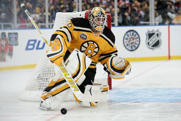 Hockey goalkeeper stands on the gate