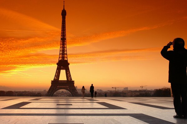 Sunset in Paris. Eiffel Tower