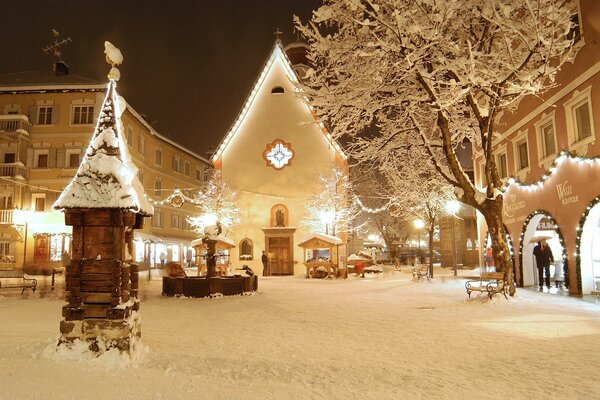 Vieille ville italienne dans la neige Panorama du parc