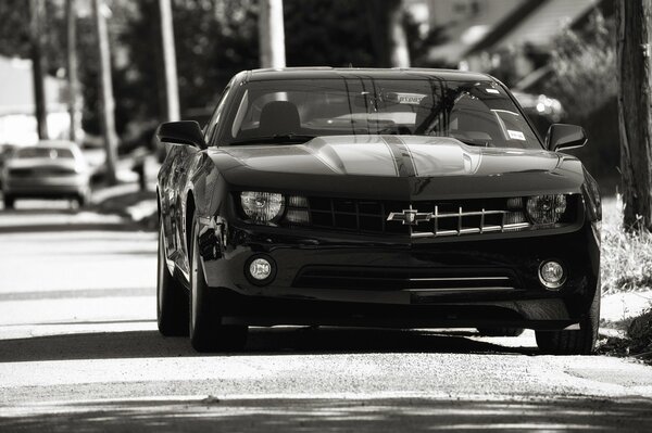 Chevrolet camaro ss schwarzes Sportauto auf der Straße