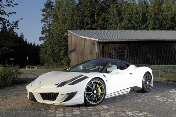 In azienda italiana ferrari 458 italia bianca