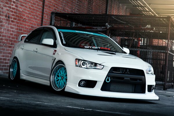 Mitsubishi Tuning con discos berezovye