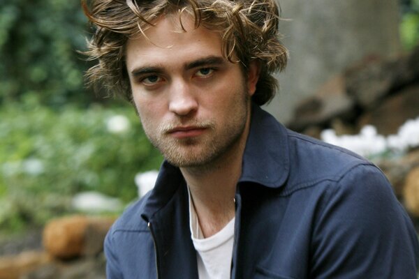 L aspetto dell attore Robert Pattinson