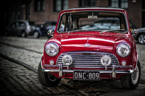 Minicup rojo en el camino viejo