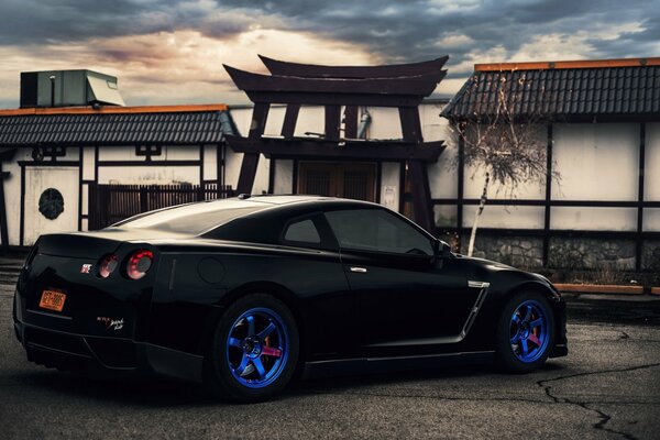 Nissan con ruedas azules brillantes