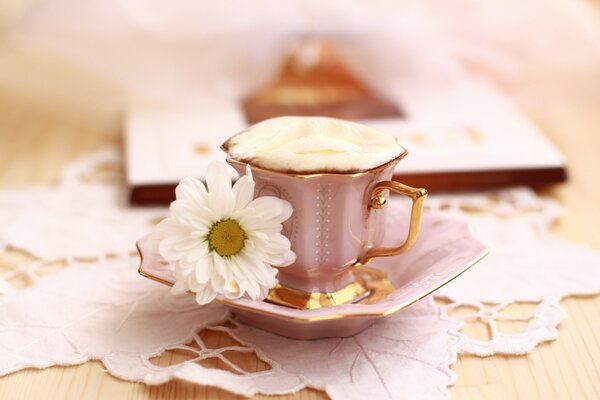 Tasse fleur et soucoupe