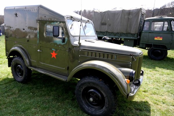 Jeep militare sovietica, corvo nero