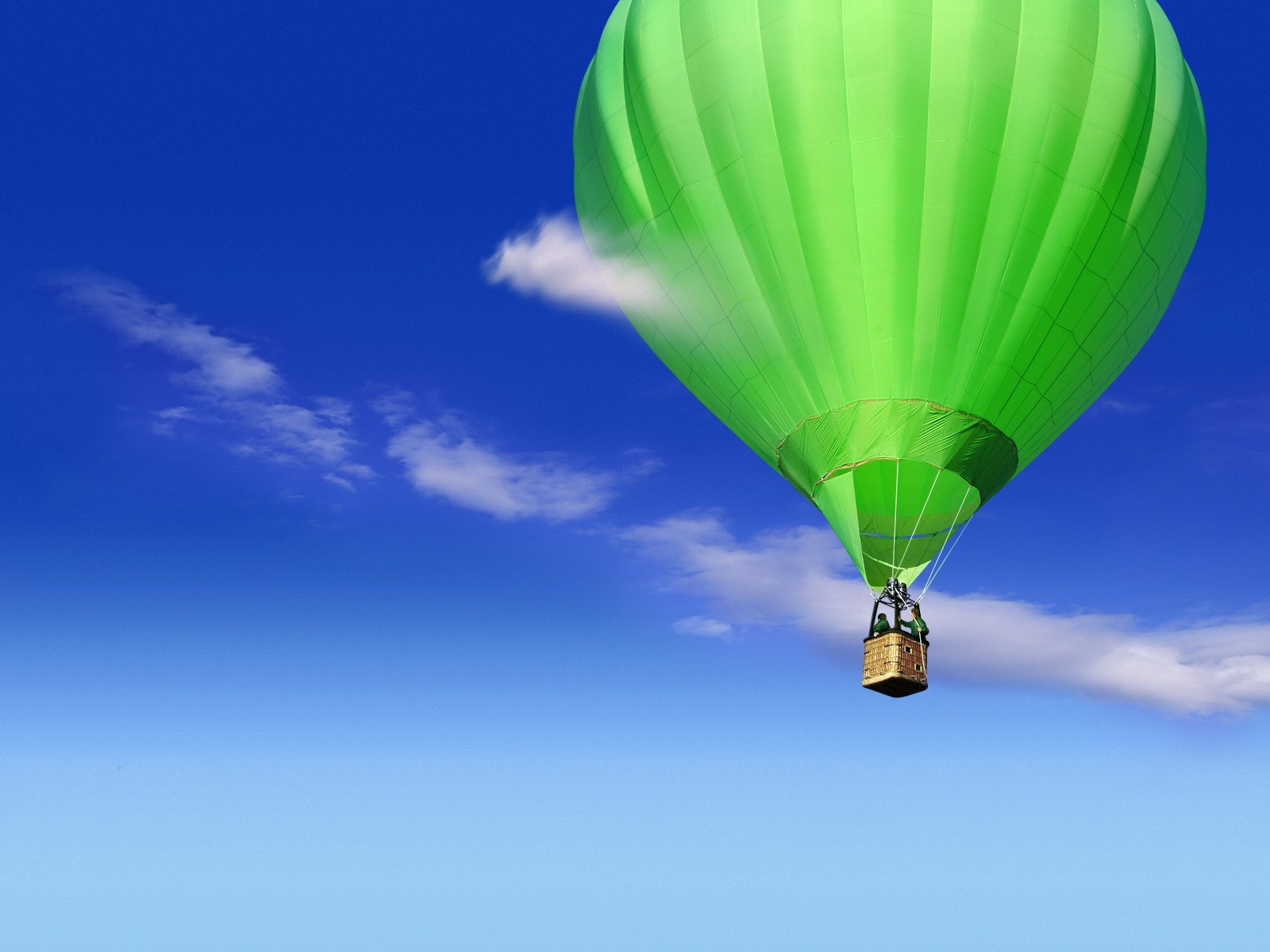 ballon blau grün wolken himmel