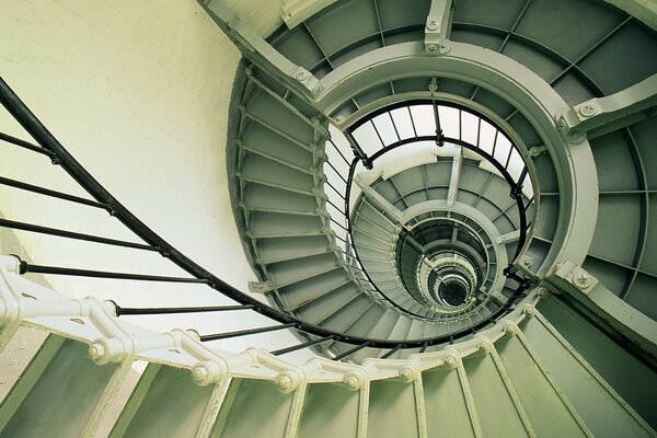 Escalier en colimaçon à l intérieur du phare