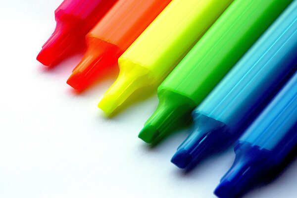 Crayones de colores para la creatividad y el dibujo