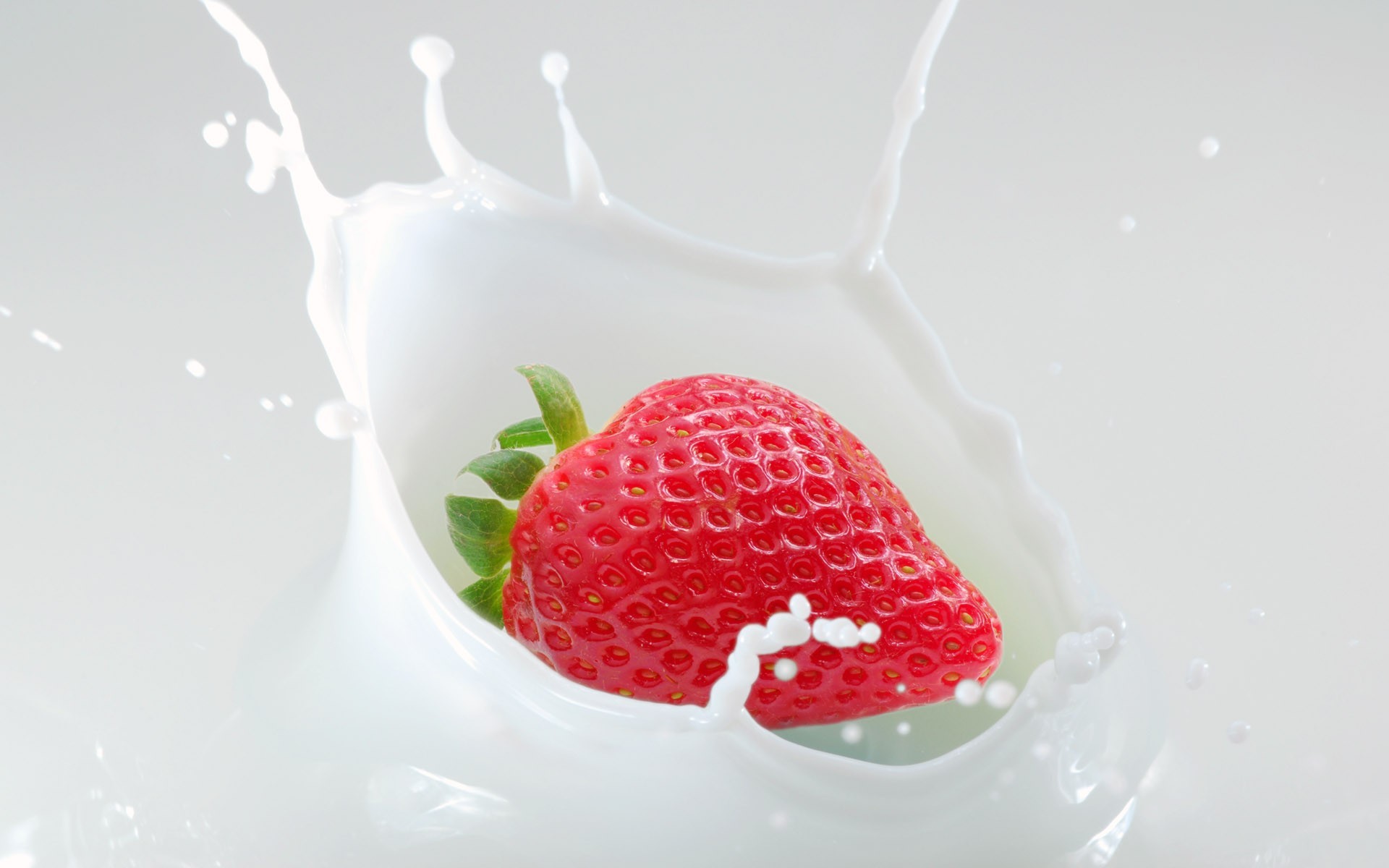 white strawberry spray