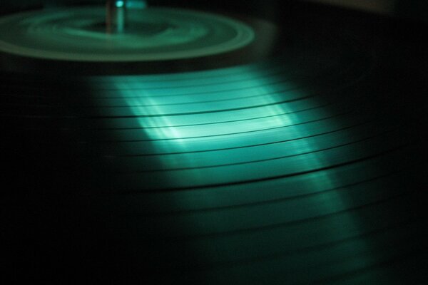 Couleur verte sur un disque vinyle noir