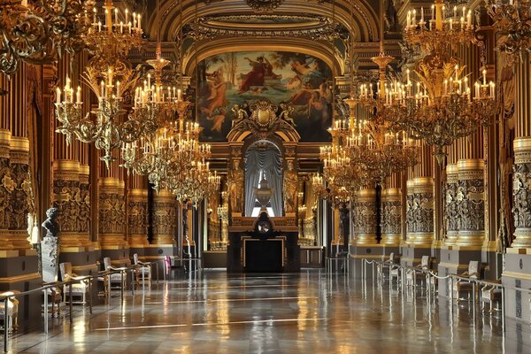 Fotografía del Palacio de la Ópera Garnier en París