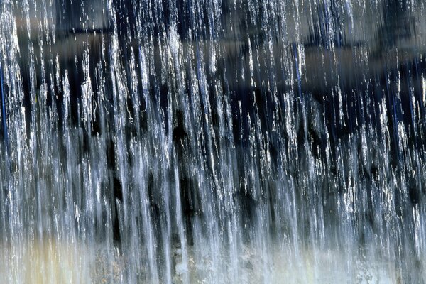 Pioggia pesante che si trasforma in un acquazzone