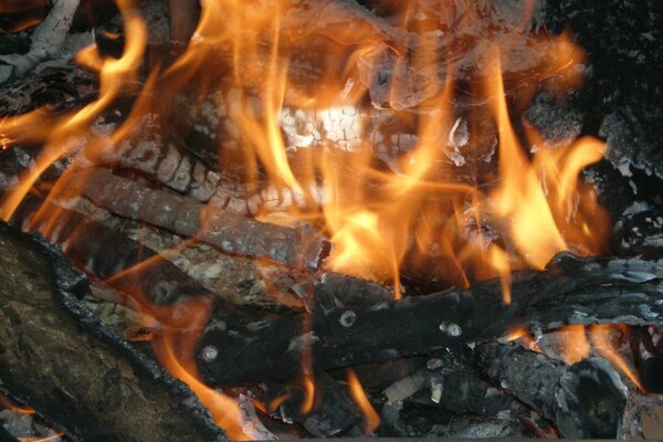 Fuego ardiente que calienta el alma y el cuerpo