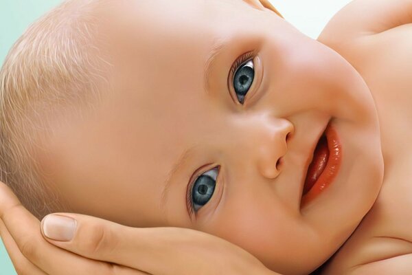 La cara de un pequeño niño de ojos azules con una sonrisa en su rostro