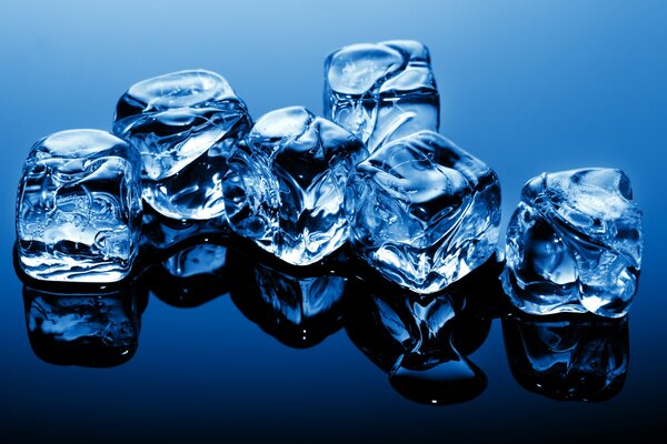 Hermosa imagen de cubitos de hielo