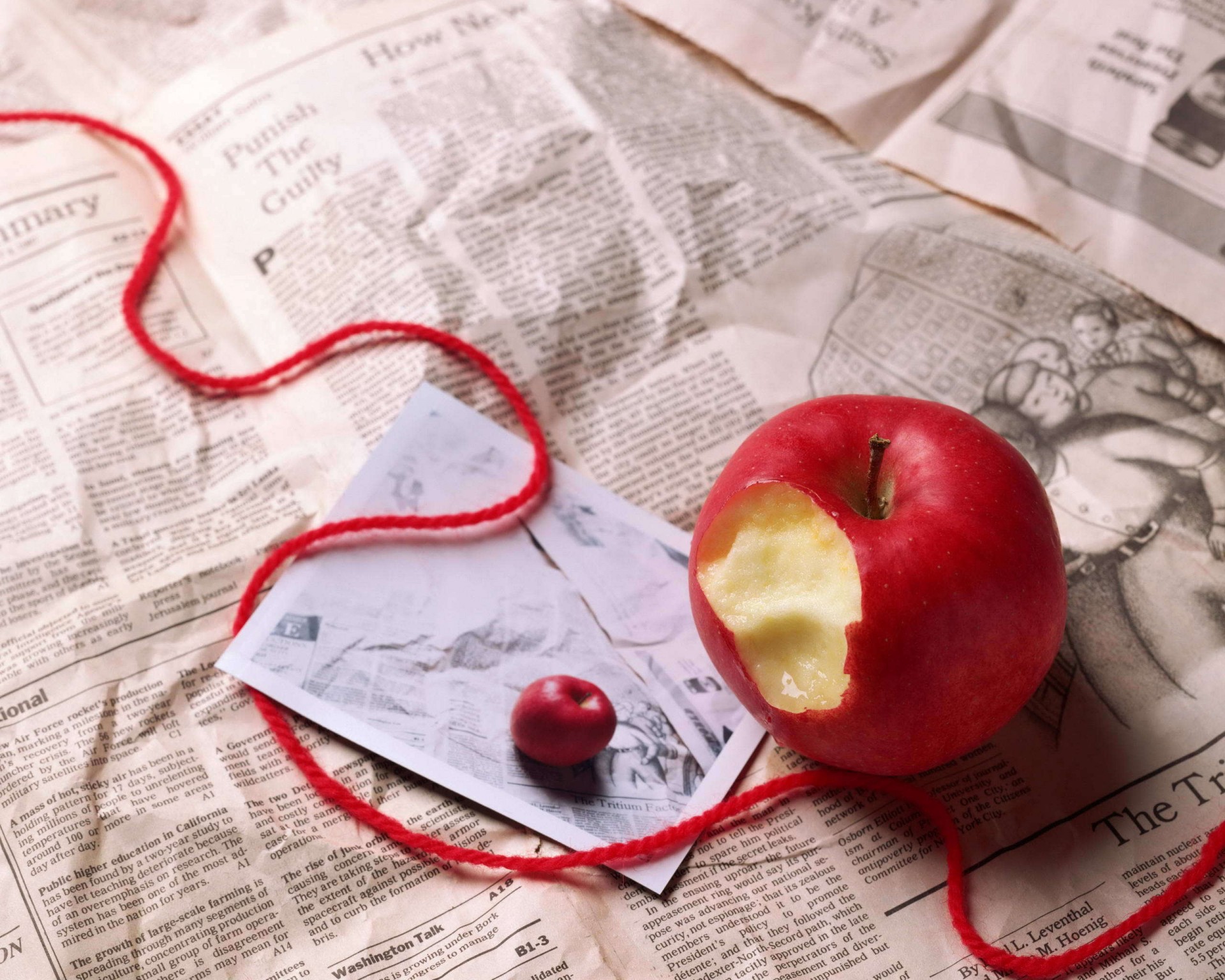 apple newspapers photo string